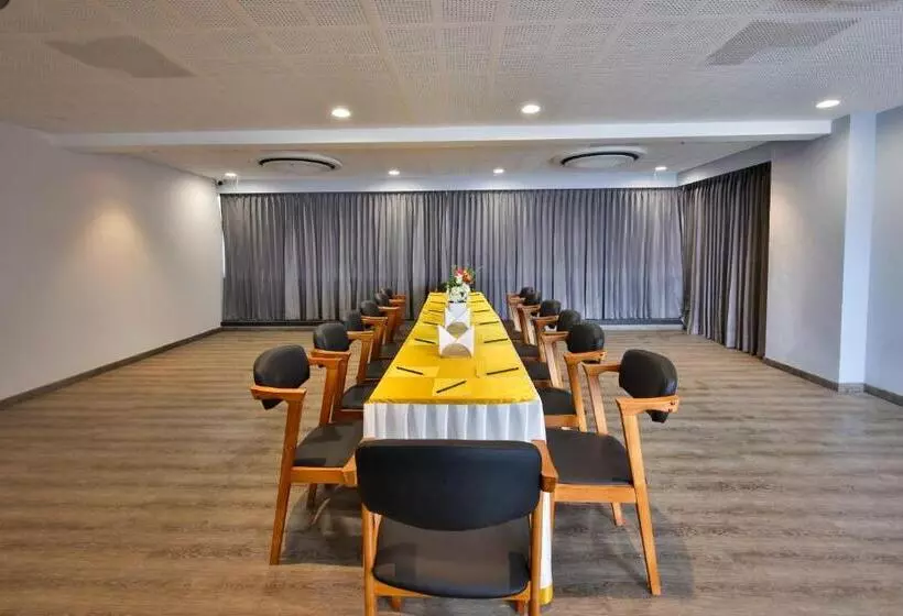 ホテル Pushpak Grande