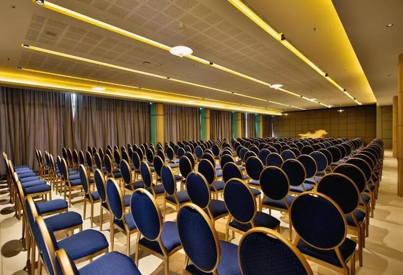 ホテル Pushpak Grande