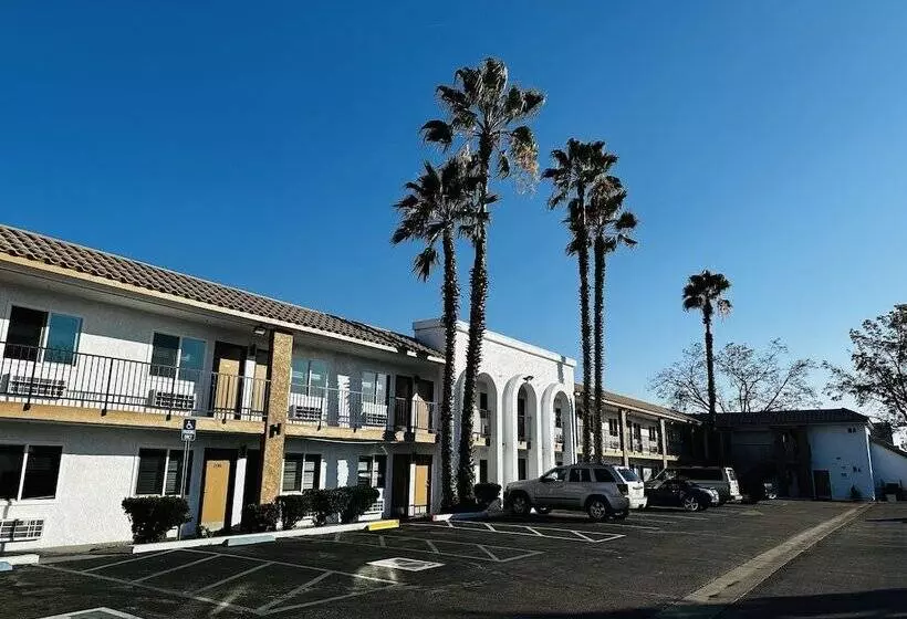 モーテル Casa Blanca Express & Suites Cypress Buena Park   Anaheim Area
