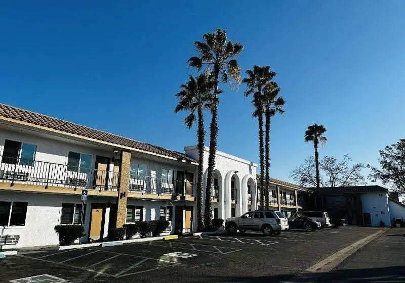 モーテル Casa Blanca Express & Suites Cypress Buena Park   Anaheim Area