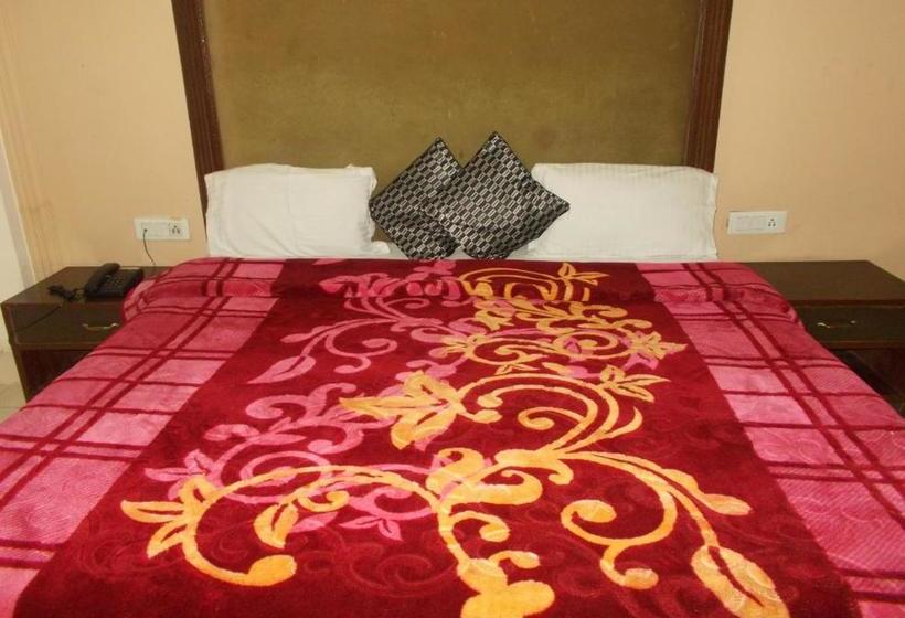 هتل Nice Place Near Cart Road