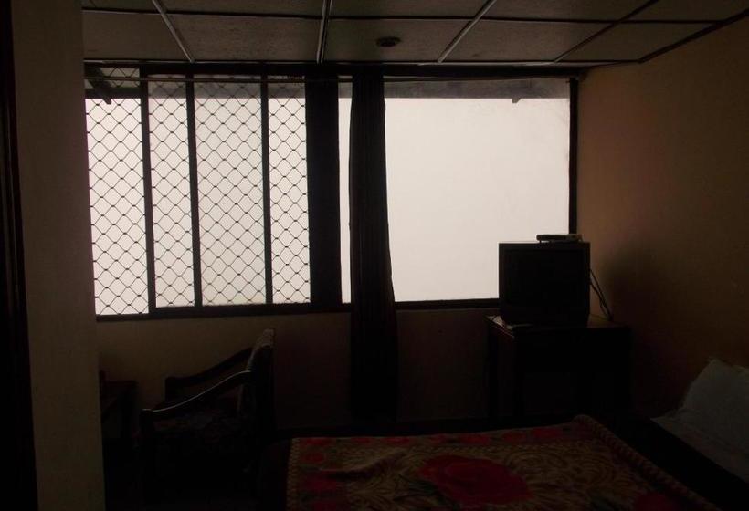 هتل Nice Place Near Cart Road