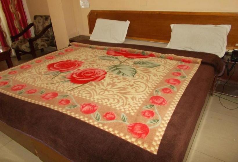 هتل Nice Place Near Cart Road