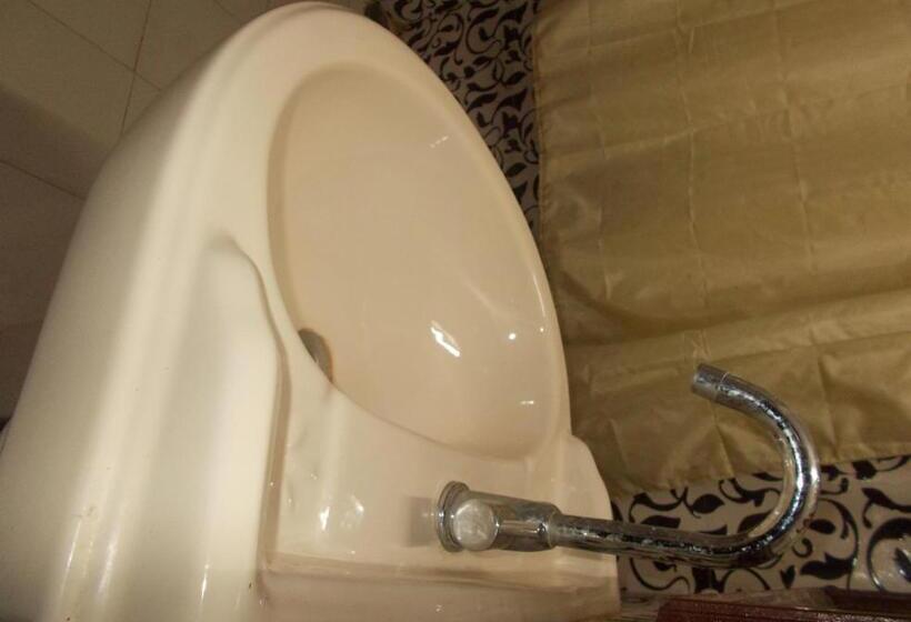 هتل Nice Place Near Cart Road