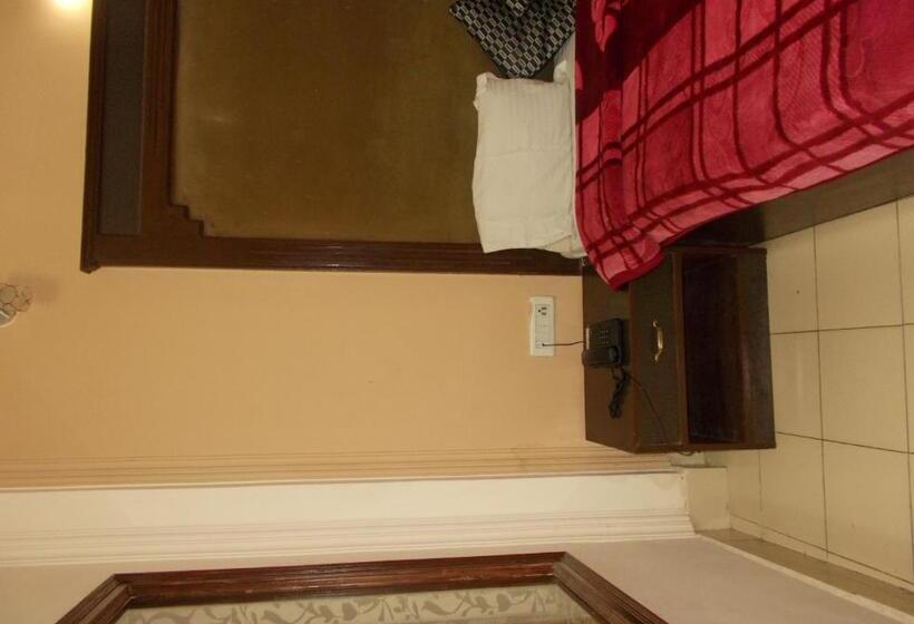 هتل Nice Place Near Cart Road