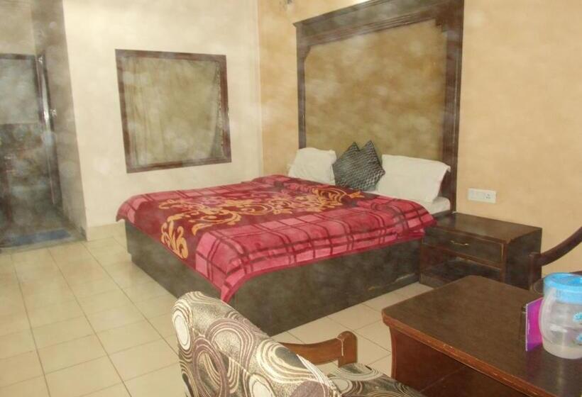 هتل Nice Place Near Cart Road