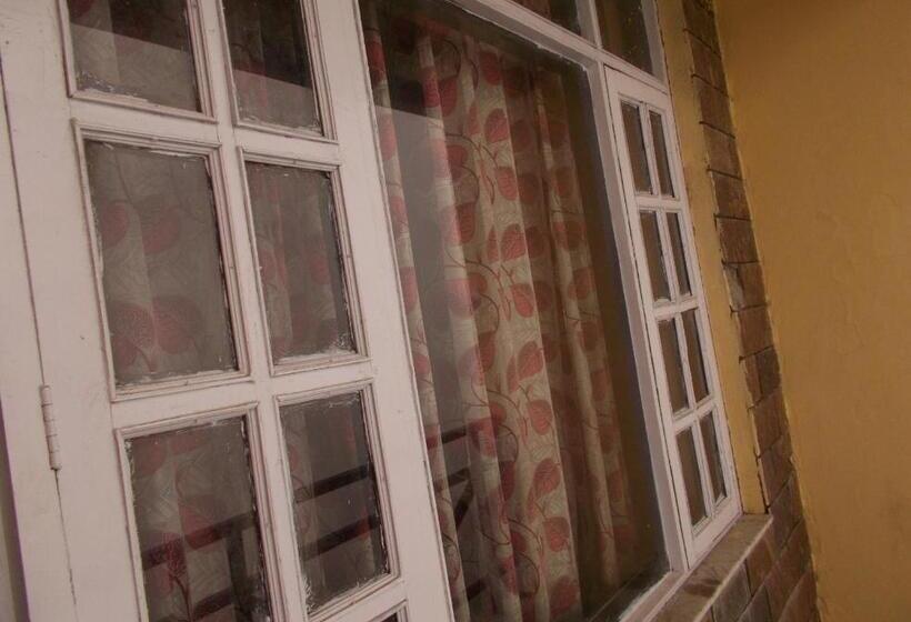 هتل Nice Place Near Cart Road