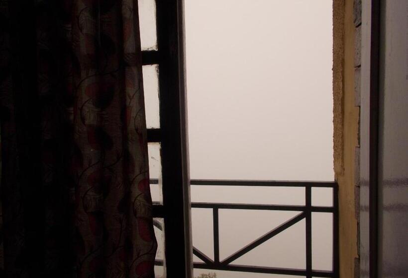 هتل Nice Place Near Cart Road