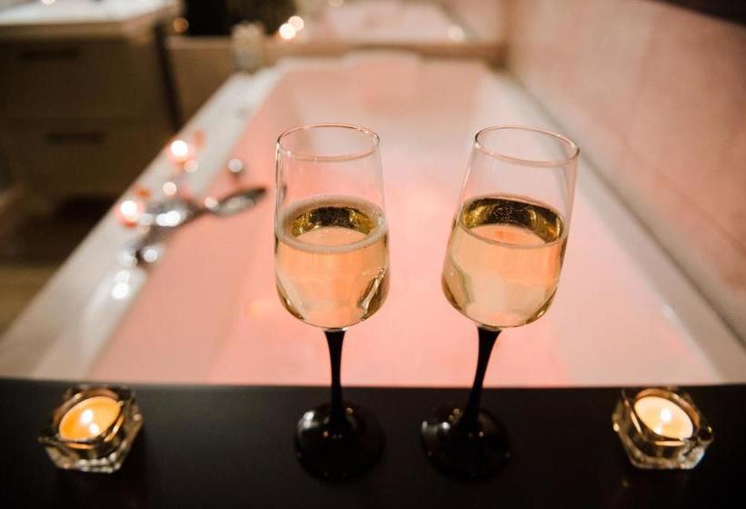 La Suite Romantique Avec Jacuzzi Au Cœur De Perpignan