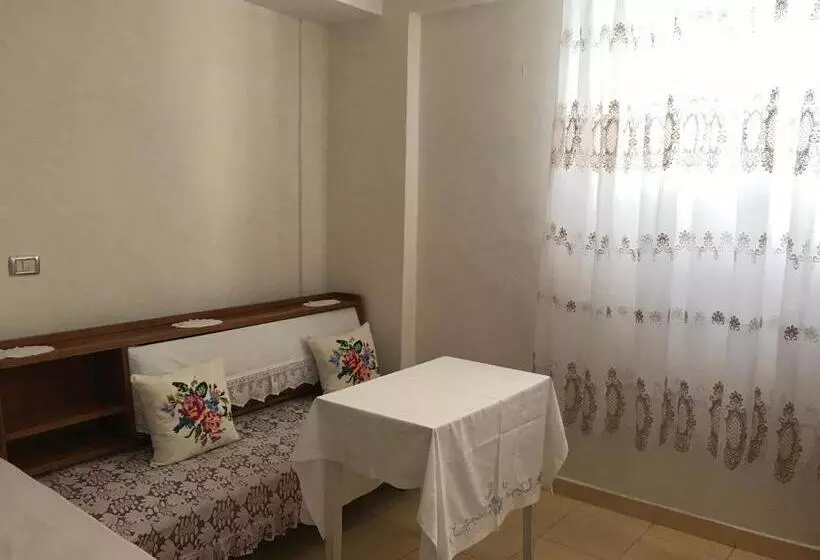 پانسیون Tourists Guest House