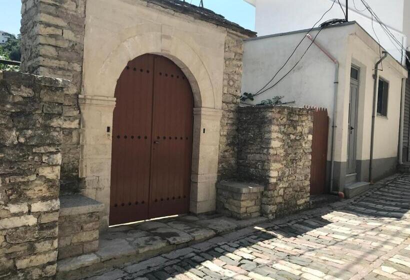 پانسیون Tourists Guest House