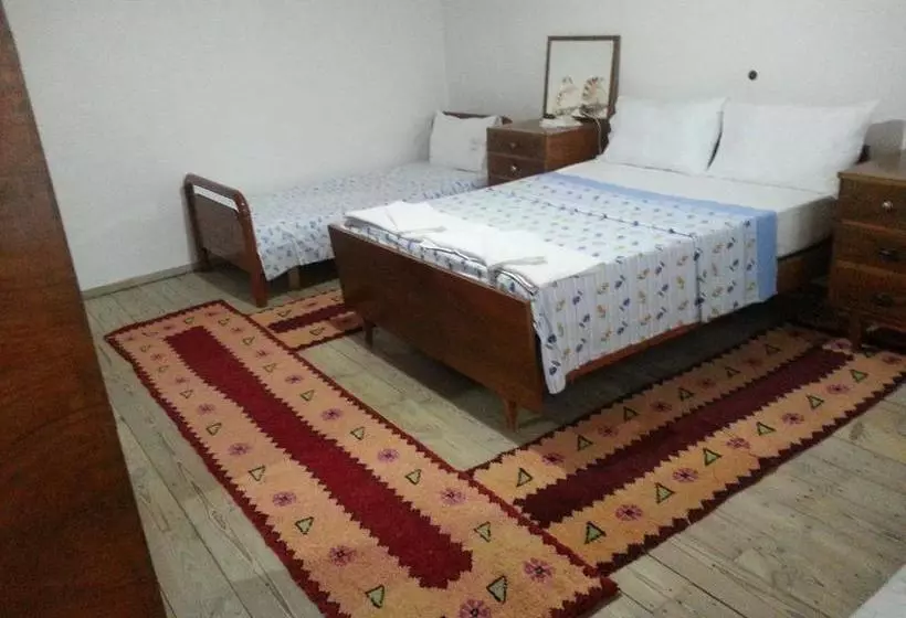 پانسیون Tourists Guest House