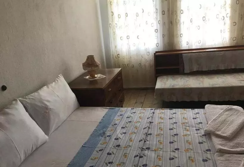 پانسیون Tourists Guest House