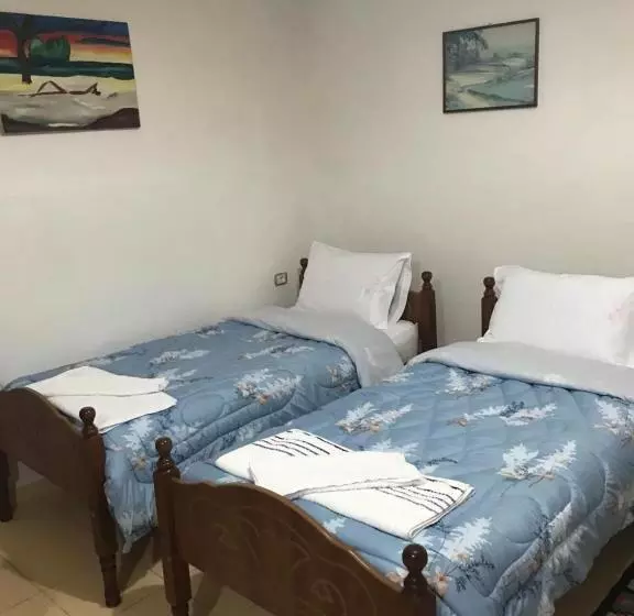 پانسیون Tourists Guest House