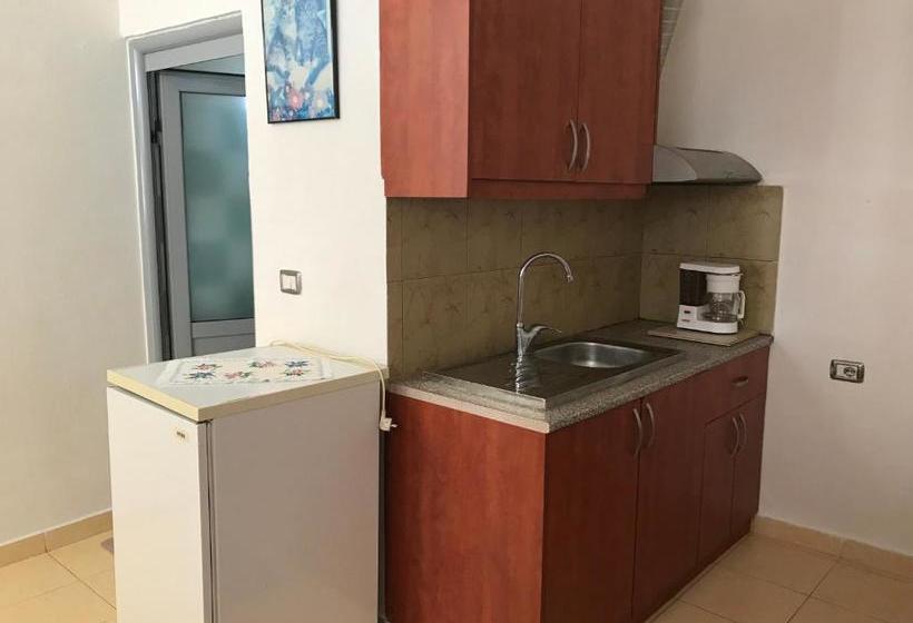 پانسیون Tourists Guest House