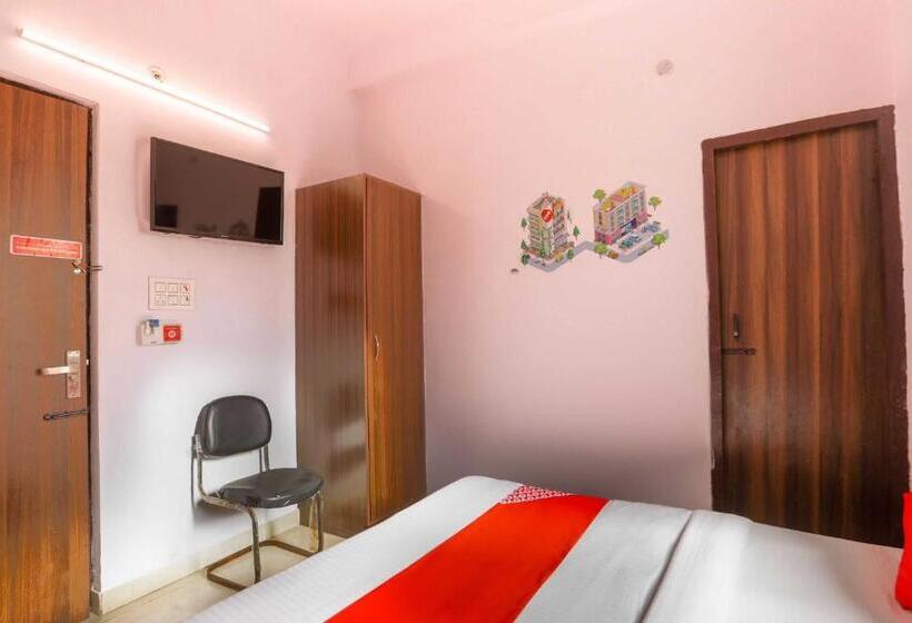 Hotel O Noida Villa