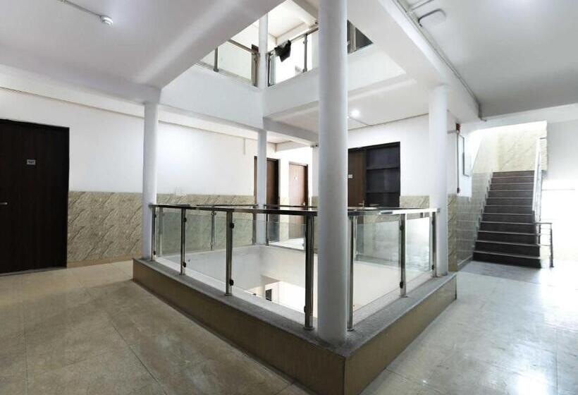 Hotel O Noida Villa