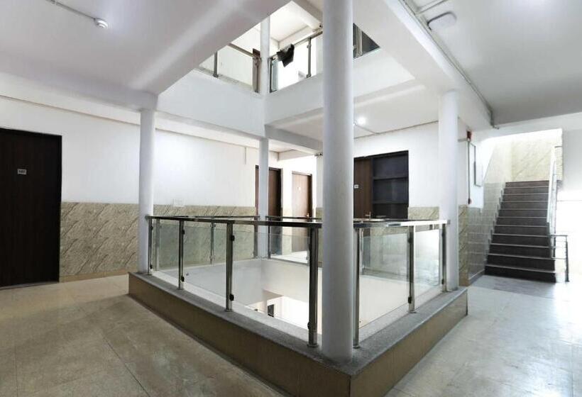 Hotel O Noida Villa