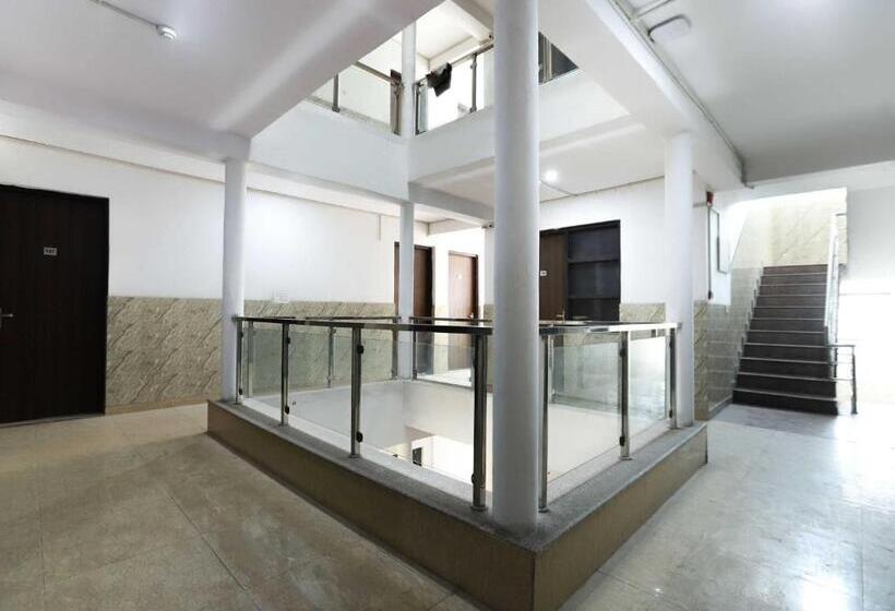 Hotel O Noida Villa