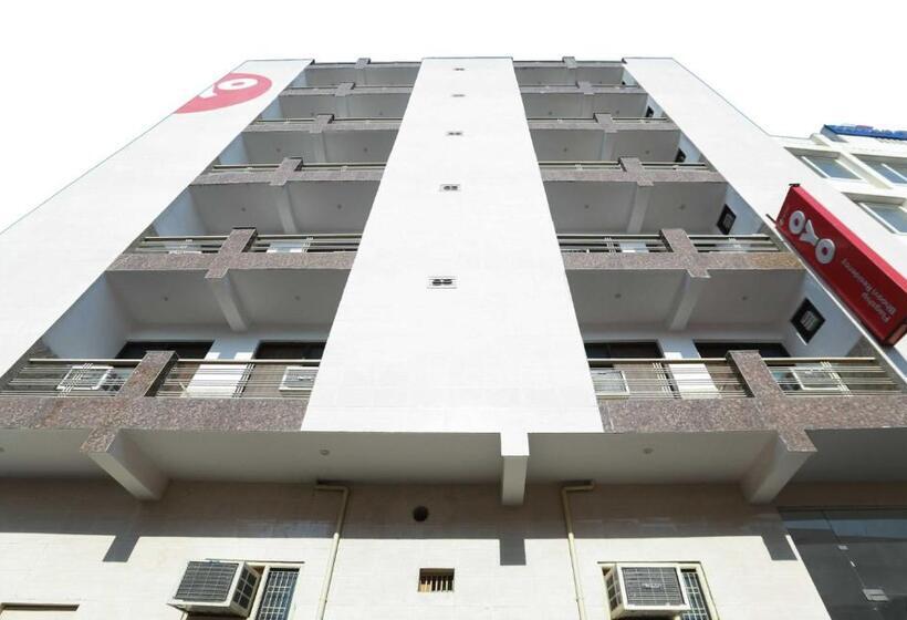 Hotel O Noida Villa