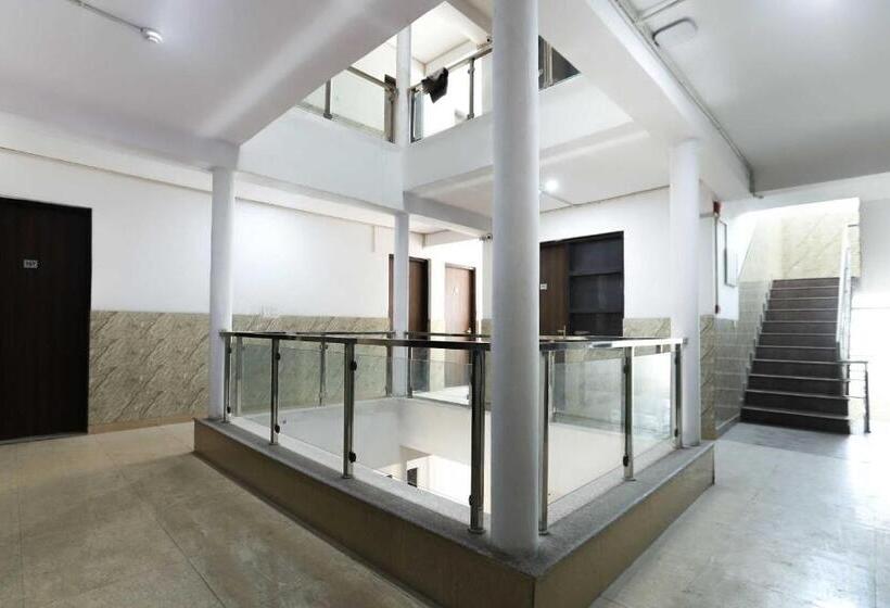 Hotel O Noida Villa