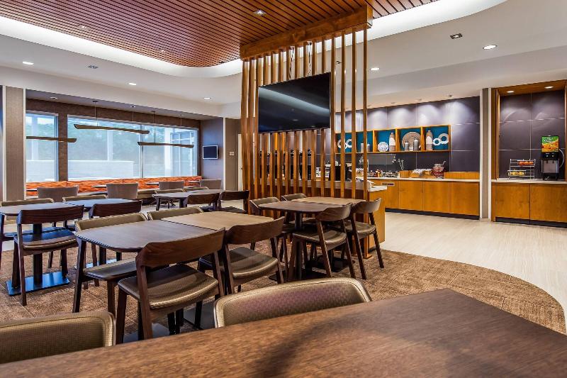 Отель Springhill Suites By Marriott Chambersburg