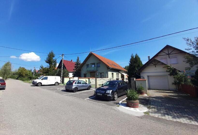 Bed and Breakfast Hőforrás Wellness Vendégház