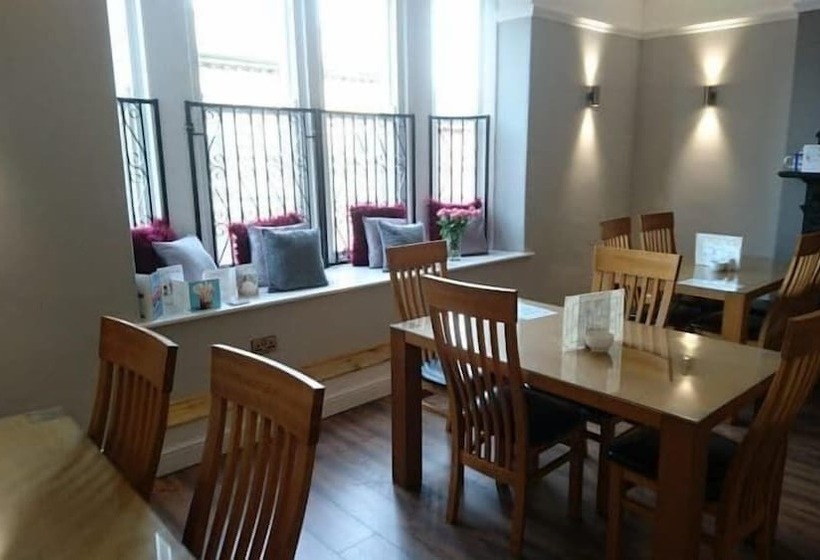 민박 Stephensons Tea And Coffee House