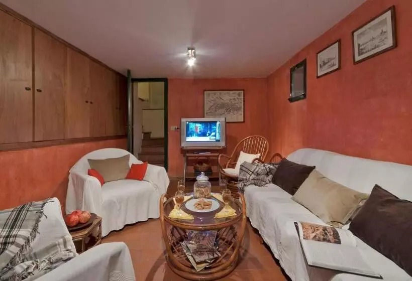 Hotelli Castello Di Pratelli