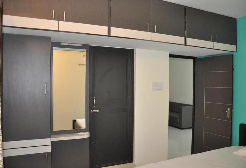 پانسیون Moonlight Residency