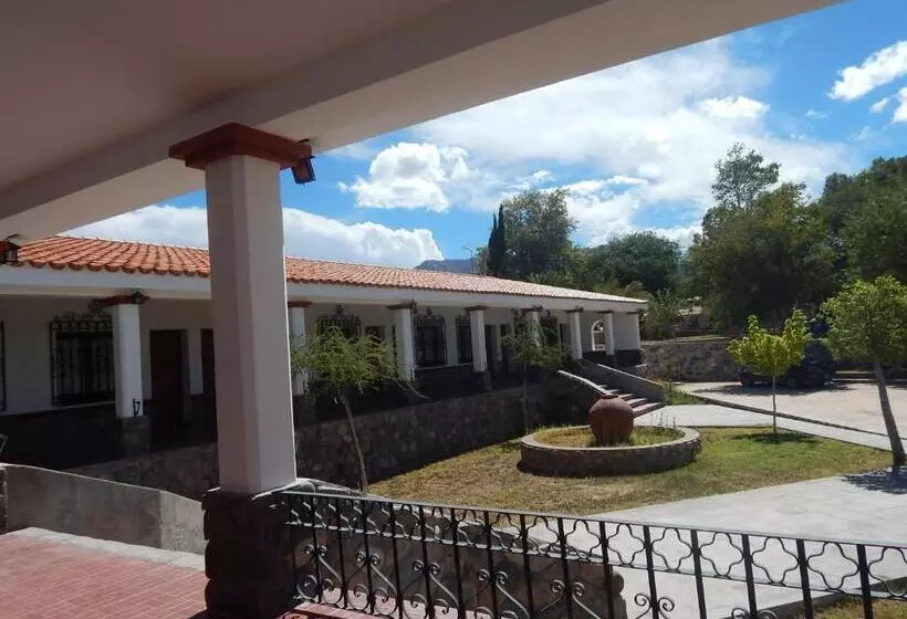 ユースホステル Hostería Municipal De Angastaco