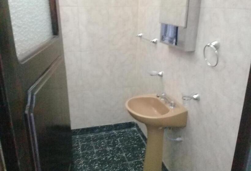 فندق صغير Hostería Municipal De Angastaco