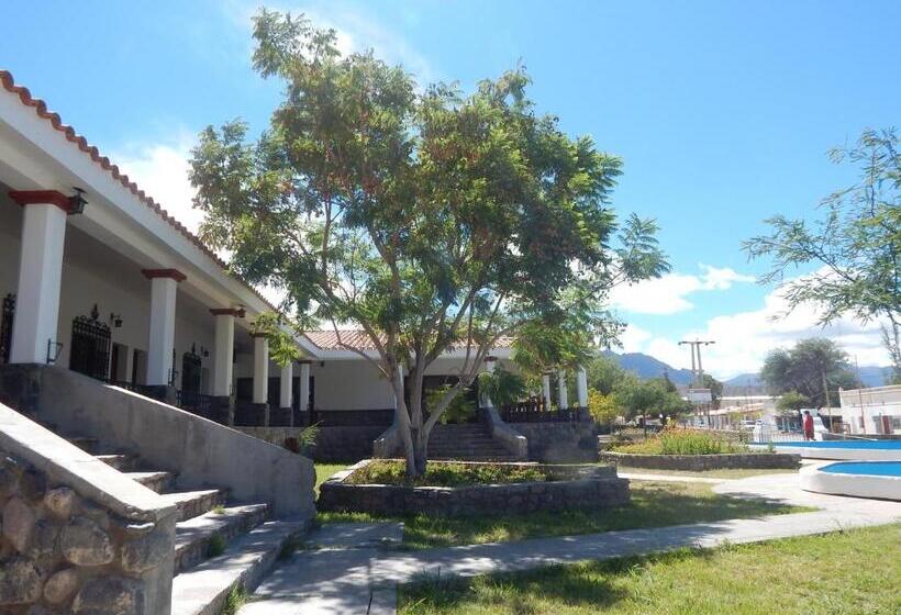 فندق صغير Hostería Municipal De Angastaco