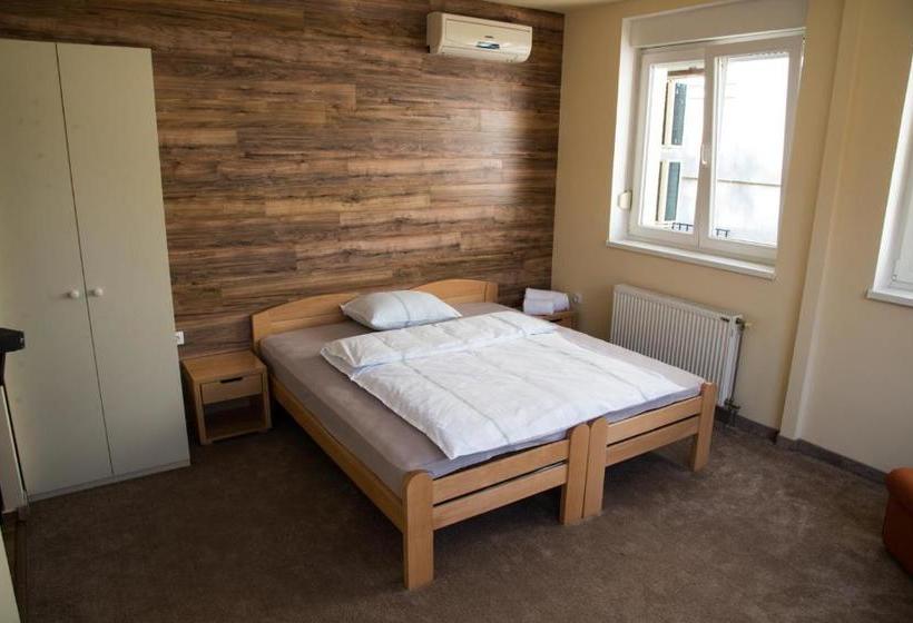 هاستل Vege & Vegan Restaurant And Accommodation