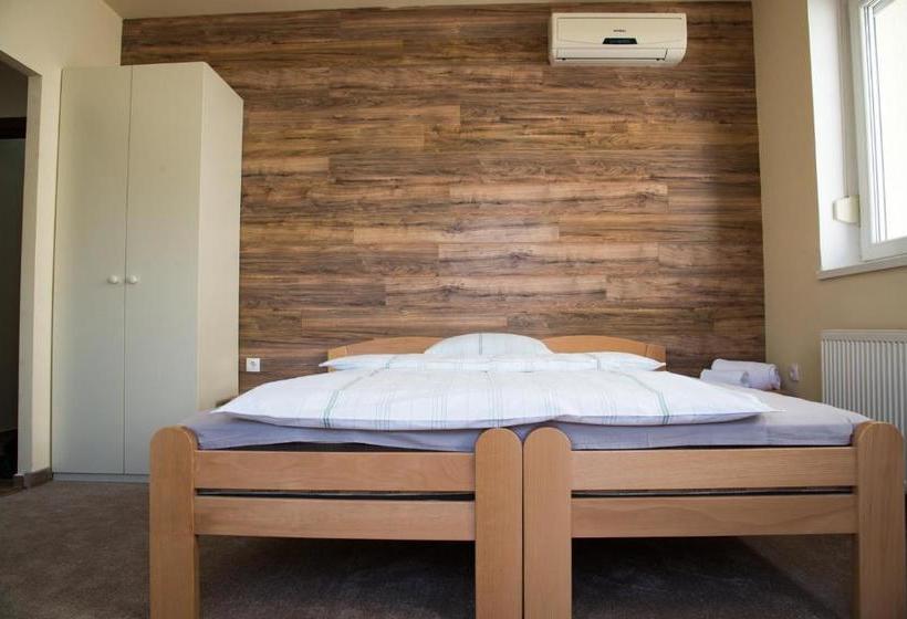 هاستل Vege & Vegan Restaurant And Accommodation