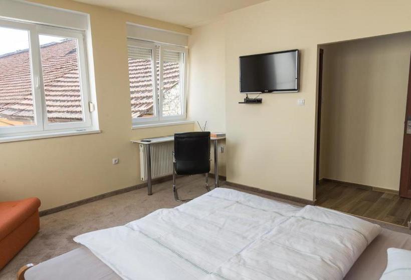 هاستل Vege & Vegan Restaurant And Accommodation