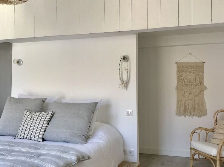 تختخواب و صبحانه Antichambre