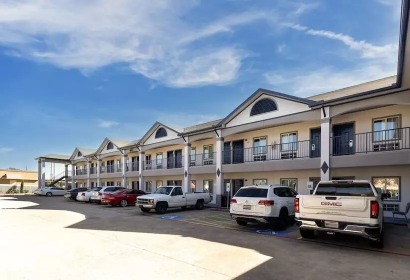 Motelli Executive Inn & Suites