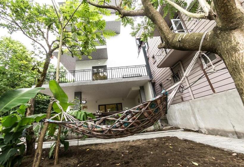 تختخواب و صبحانه Gori