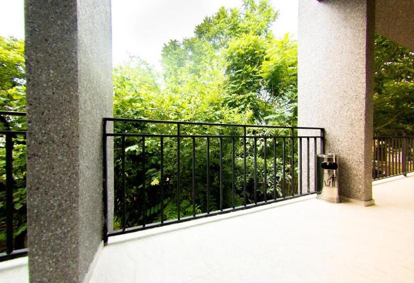 تختخواب و صبحانه Gori