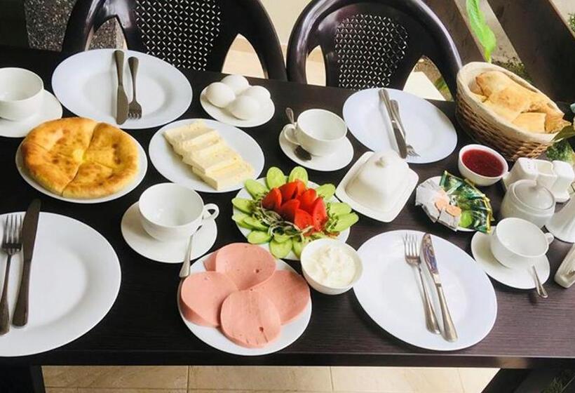 تختخواب و صبحانه Gori