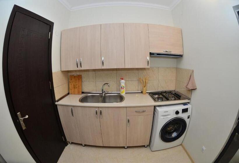 تختخواب و صبحانه Gori