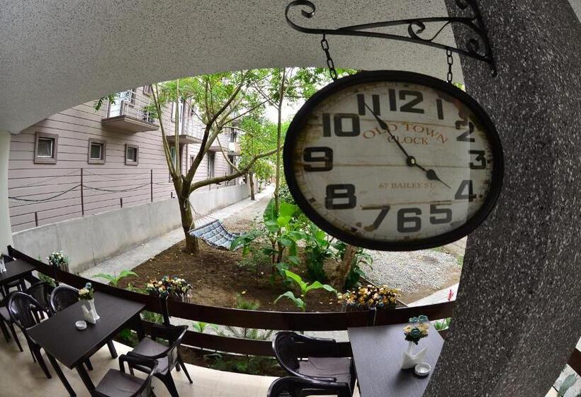 تختخواب و صبحانه Gori