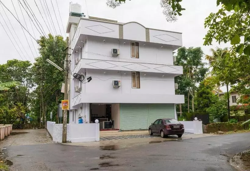 Hotelli Blue Bell Cochin Airport