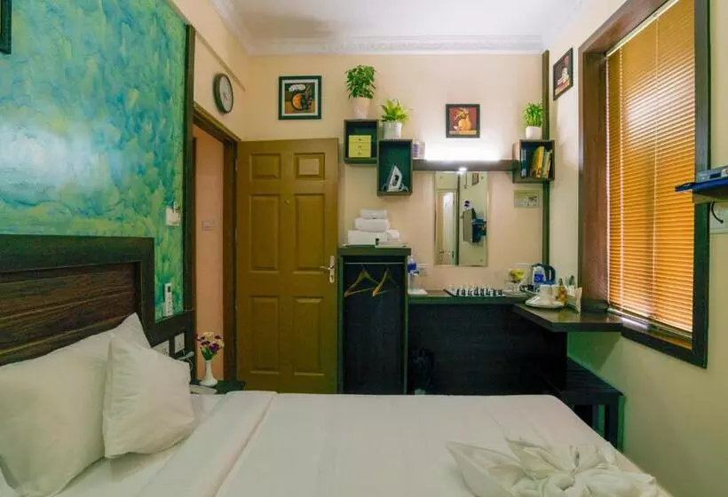 Hotelli Blue Bell Cochin Airport