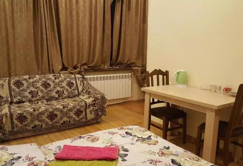 پانسیون Green Way Guest House