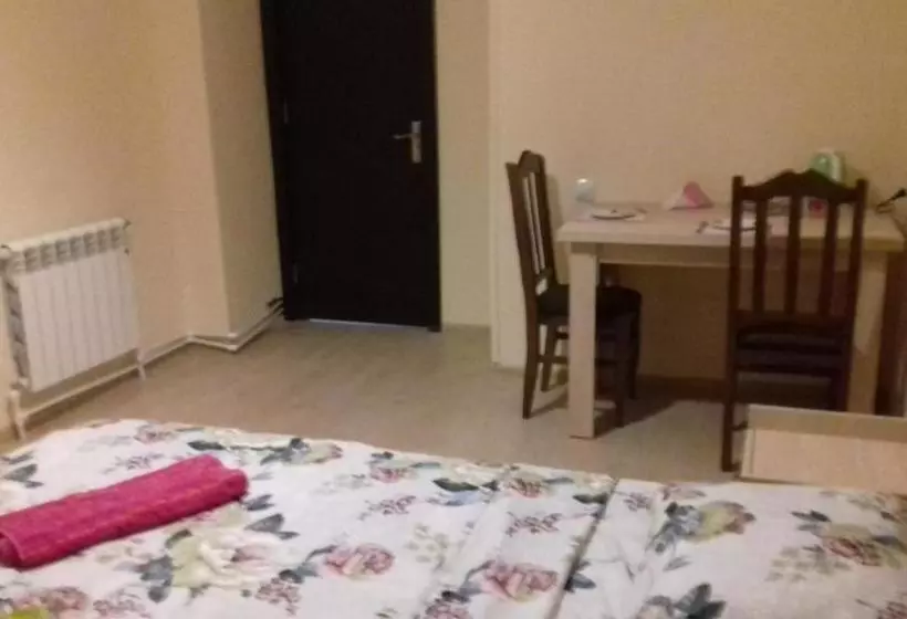 پانسیون Green Way Guest House