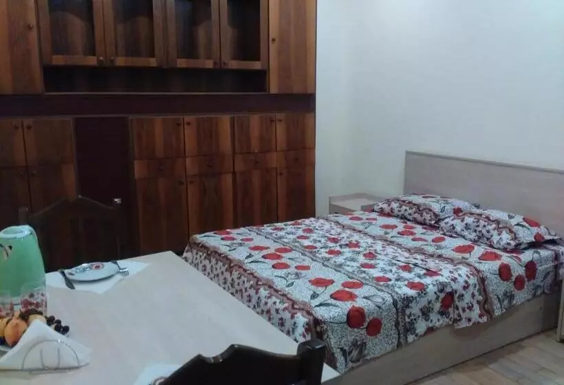 پانسیون Green Way Guest House