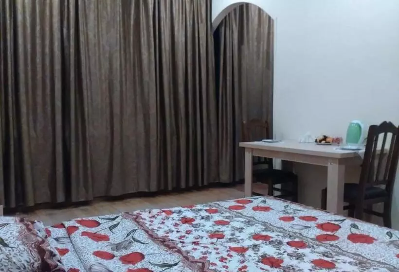پانسیون Green Way Guest House