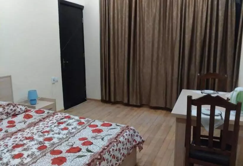 پانسیون Green Way Guest House